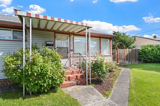 Building Photo - 112 W Amherst Ct
