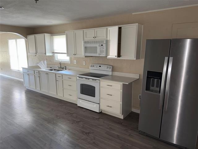 Building Photo - 320 N 2nd St