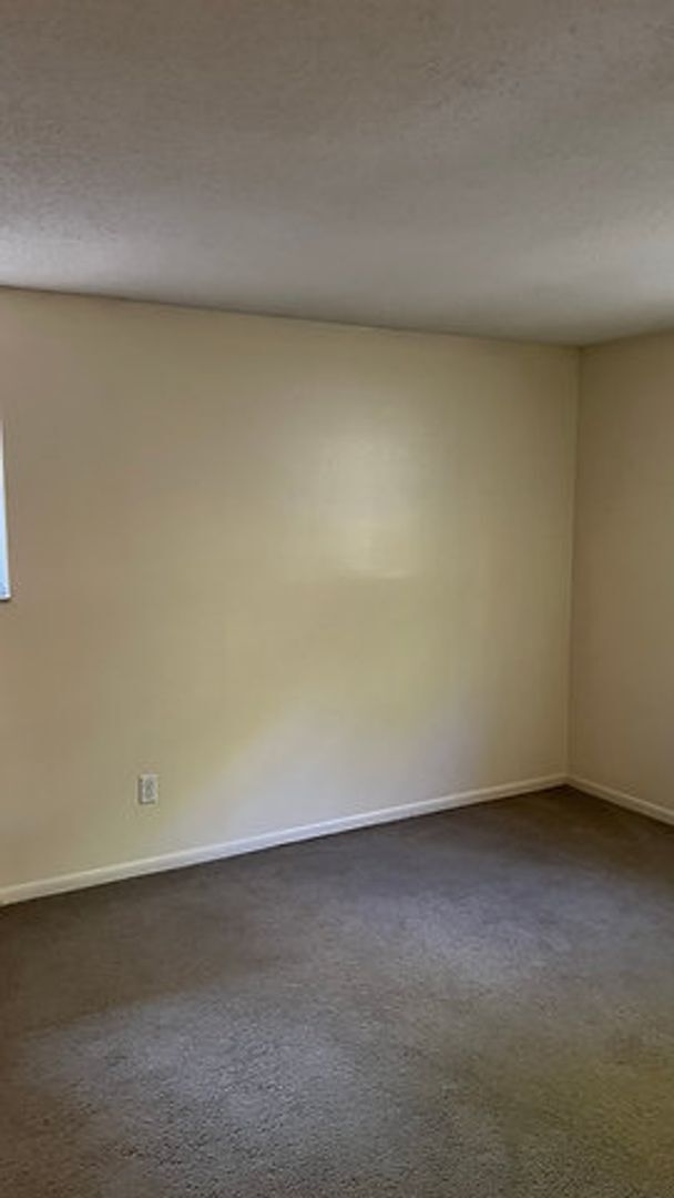 Building Photo - 416 1/2 S. Main St.