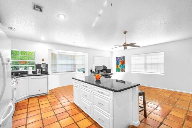 Building Photo - 9690 NW 39th St
