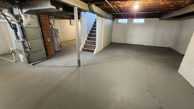 Building Photo - 3 Bedroom 2 Bathroom House
