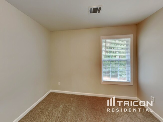 Building Photo - 359 Oakhaven Way