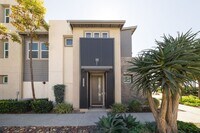 Building Photo - Spacious 4 Bedroom Townhome in the Milleni...