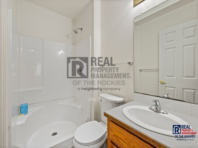 Building Photo - 437 Radiant Dr