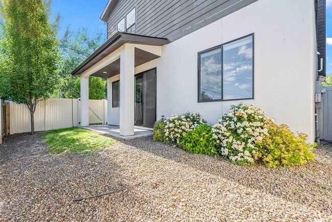 Building Photo - 6389 W Bluebird Ln