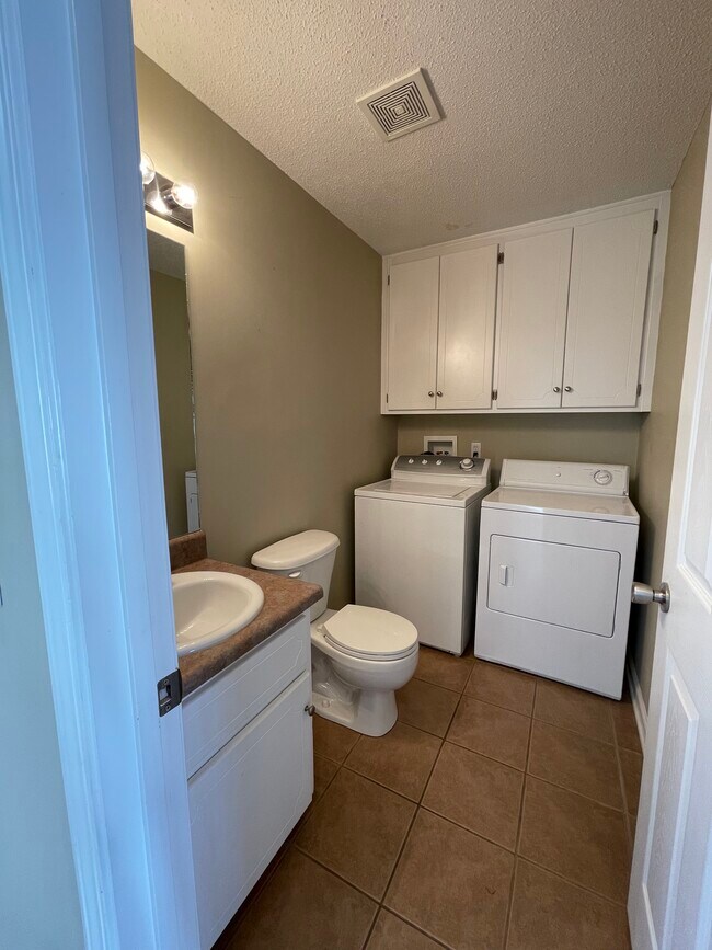 Building Photo - 225 Wakefield Way