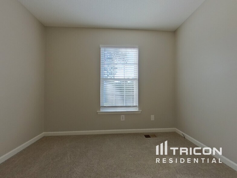 Building Photo - 216 Turtle Creek Dr