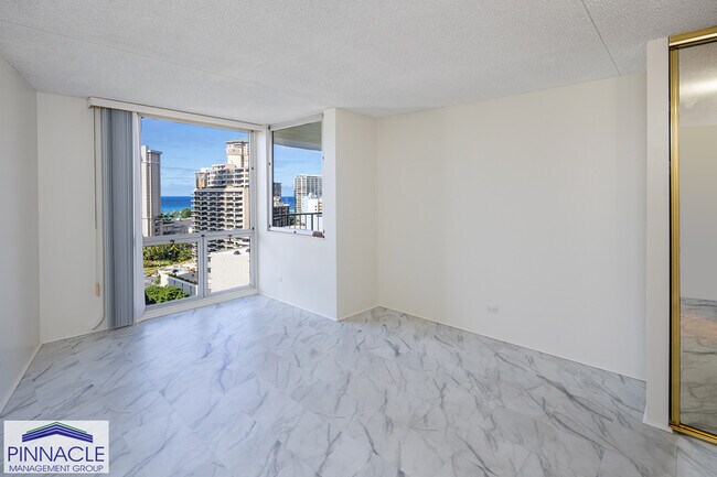 Building Photo - 469 Ena Rd