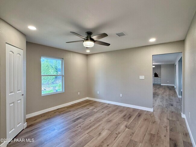Building Photo - 7216 E Grandview Dr