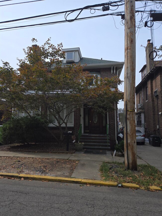 Primary Photo - 225 79th St