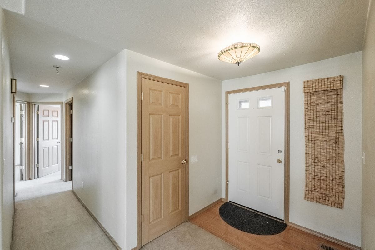 Building Photo - 5448 Siletz Ln