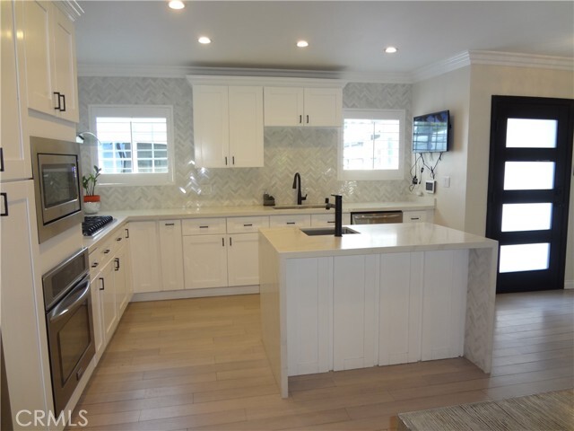 Building Photo - 22135 Vanowen St