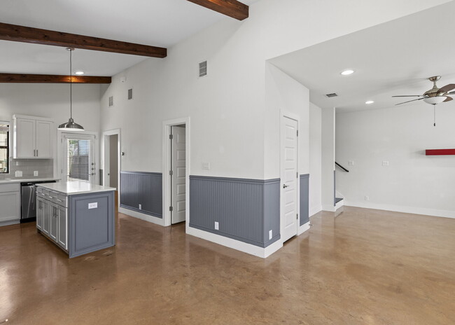 Building Photo - 603 Burleson St