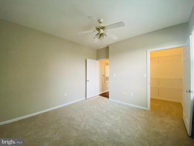 Building Photo - 12929 Centre Park Cir