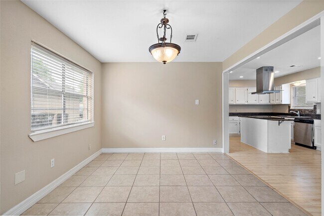 Building Photo - 4915 Kentington Dr
