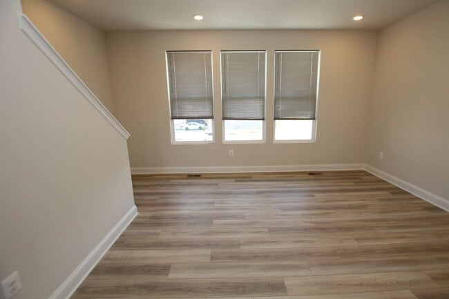 Building Photo - Plantation Lakes a golf community with numerous amenities for residents to enjoy.