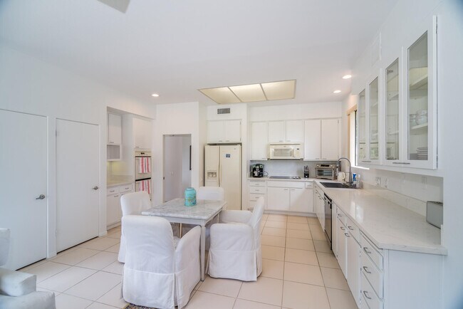 Building Photo - 645 Hospitality Dr