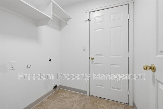Building Photo - 1020 Aspen Grove St