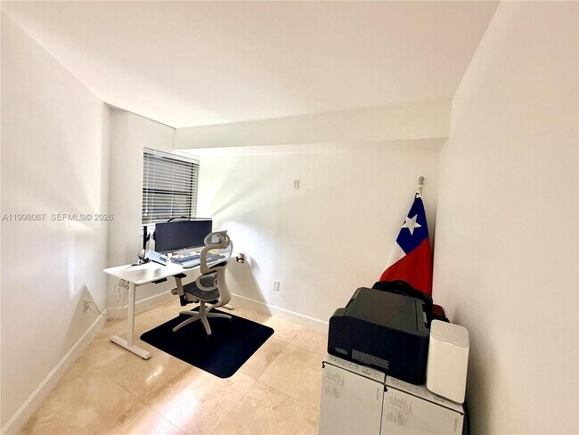 Building Photo - 15405 N Miami Lakeway