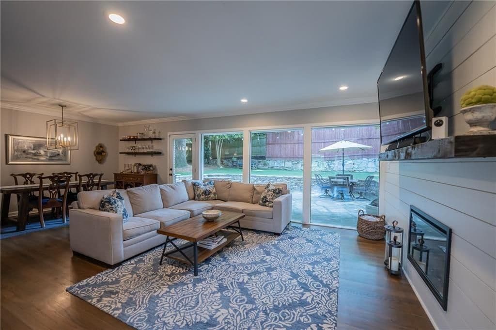 Building Photo - 1210 Lenox Cir NE