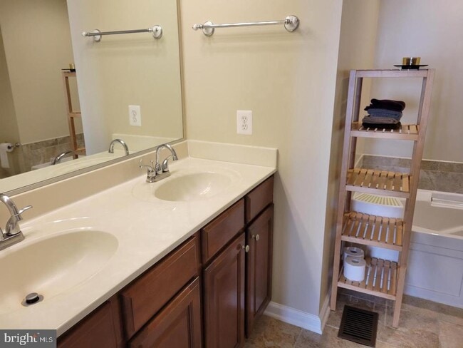 Building Photo - 14280 Woven Willow Ln