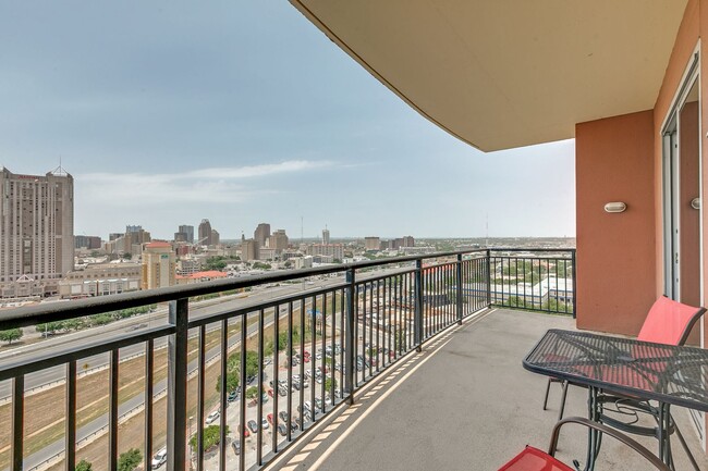 Building Photo - GORGEOUS FURNISHED CONDOMINIUM WITH GREAT ...