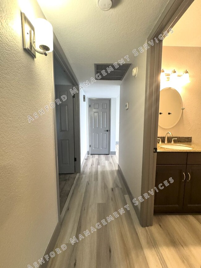 Building Photo - BEAUTIFULLY REMODELED 3 BEDROOM HOME WITH ...