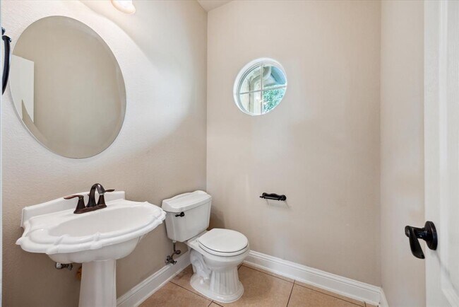 Building Photo - 144 Escondido Dr