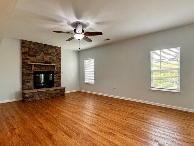 Building Photo - 145 Holly Hill Dr