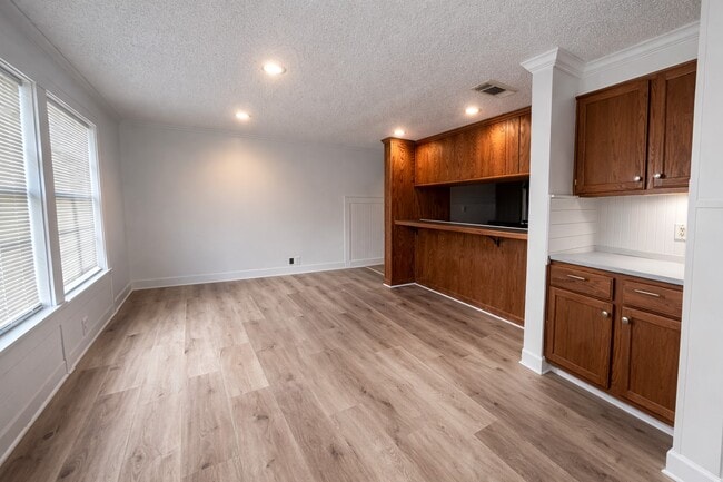 Building Photo - 7 Carol Ct