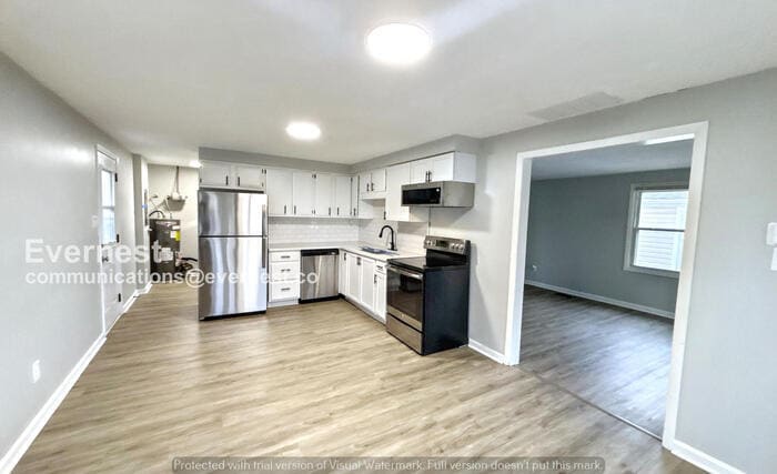 Building Photo - 949 S Harris Ave