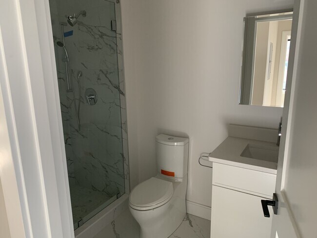 Building Photo - 155 Everett St