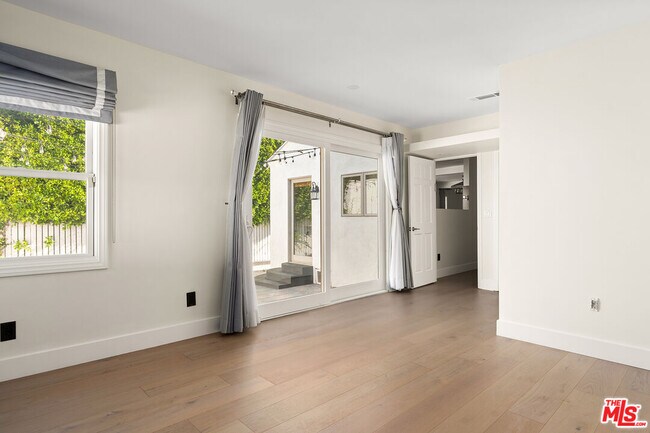 Building Photo - 8921 Ashcroft Ave