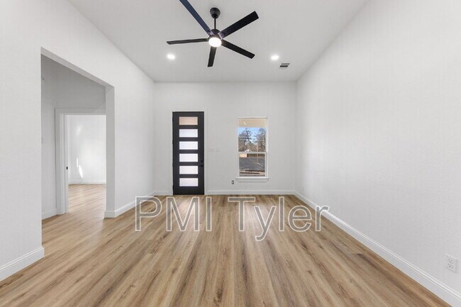 Building Photo - 1247 Bonham St