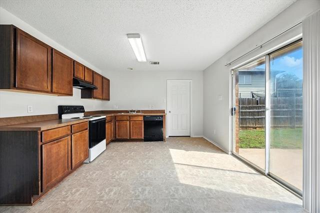 Building Photo - 1525 Hedgewood Trail