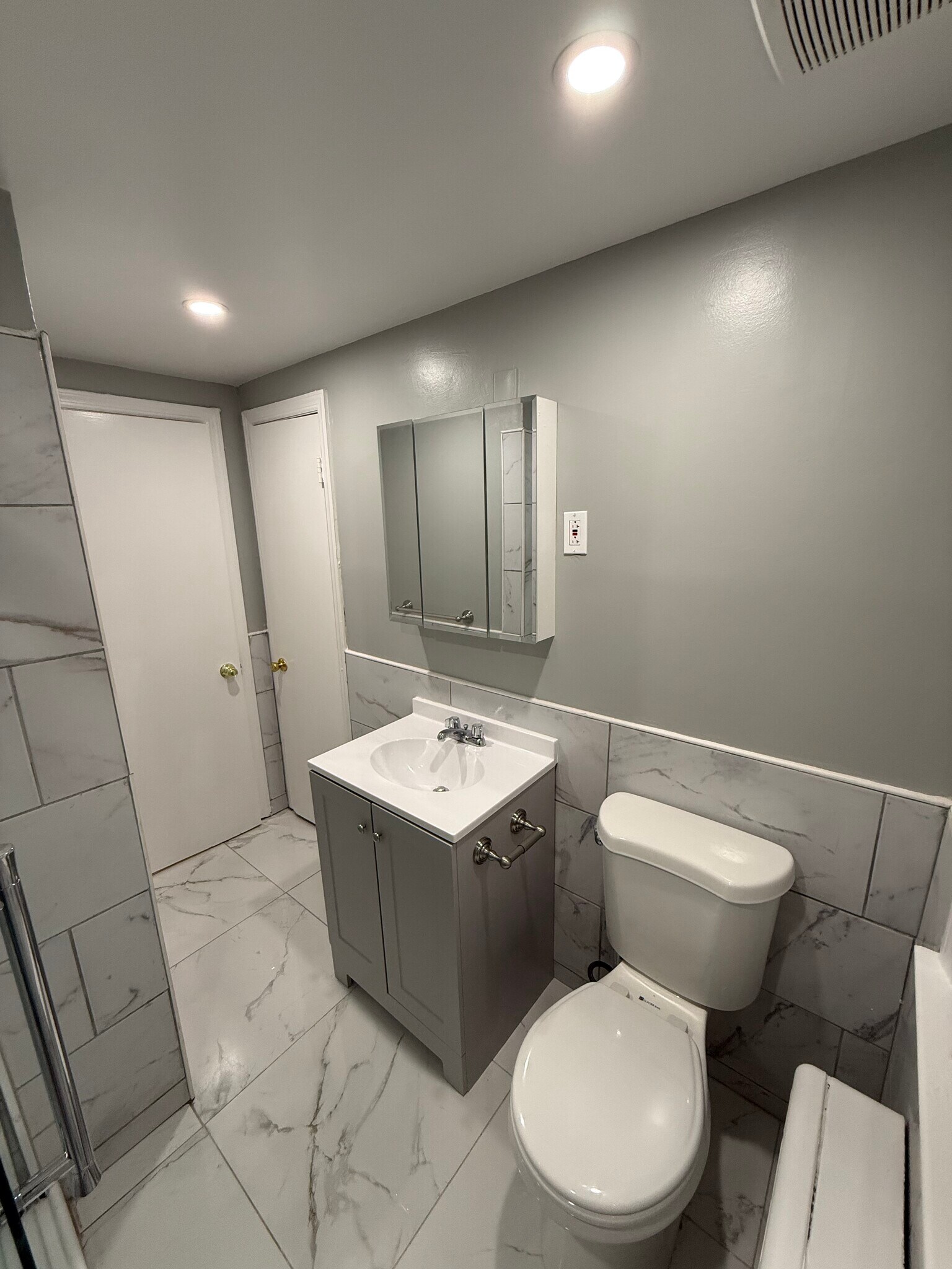 Building Photo - 214 Columbia St