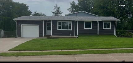 Building Photo - 1969 Queens Dr