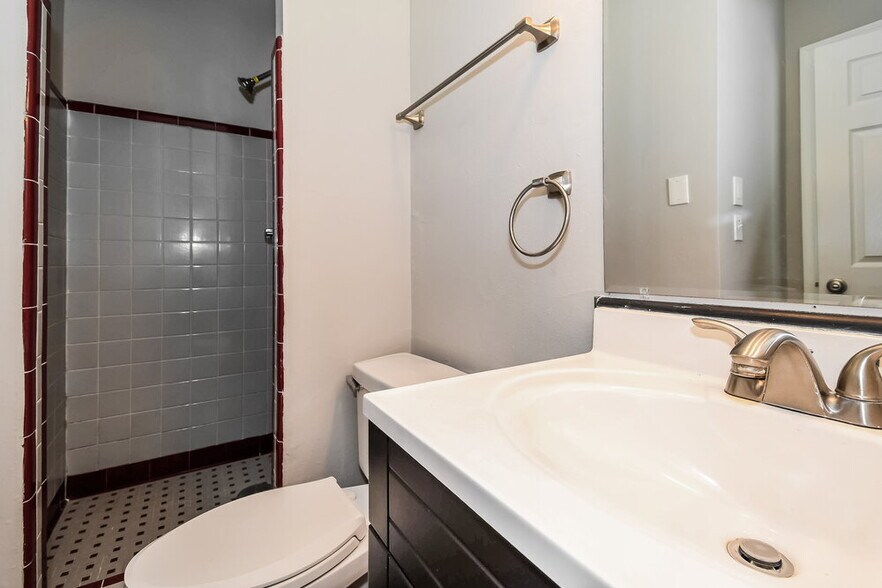 Building Photo - 1120 Skye Dr W