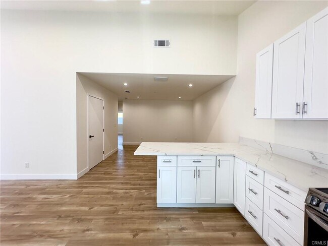 Building Photo - 15952 Cohasset St