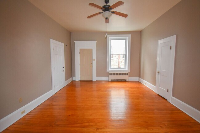 Building Photo - RTSA301