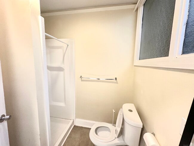 Building Photo - 77 Bank St