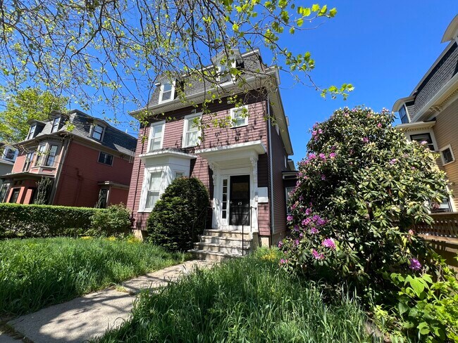 Building Photo - 65 Walden St