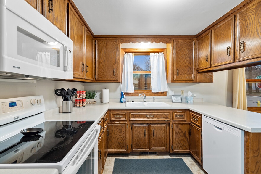 Building Photo - 1816 Gross Ave