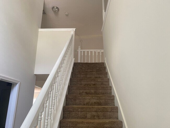 Building Photo - Two Story home in Hampton