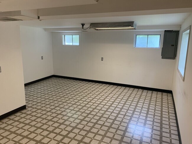 Building Photo - 8327 Lonkar