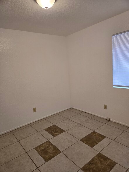Building Photo - 5066 Inspiration Ln