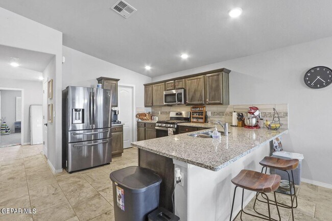 Building Photo - 3917 Desert Dunes Dr