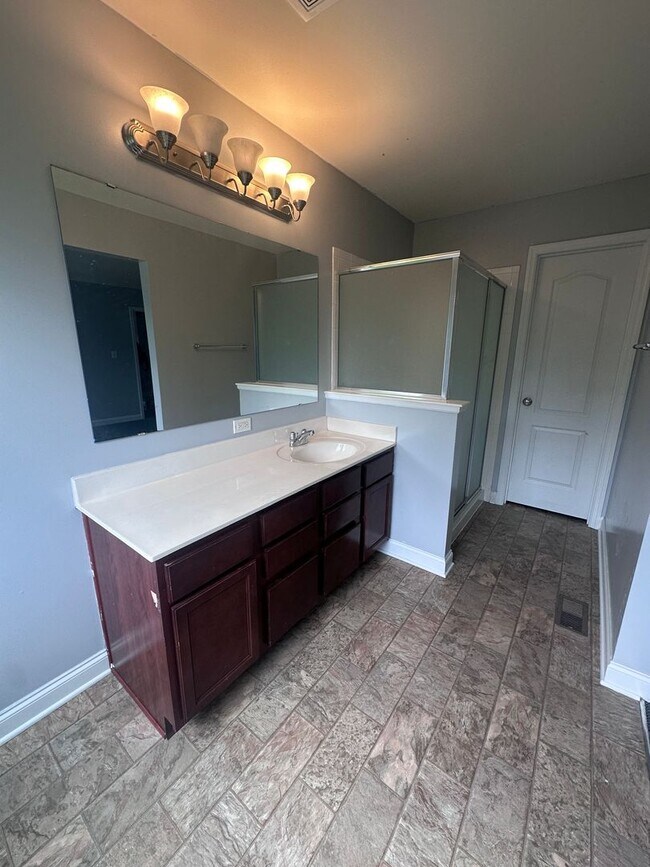 Building Photo - Bannon Crossings 3 bed, 2.5 half bath house with basement