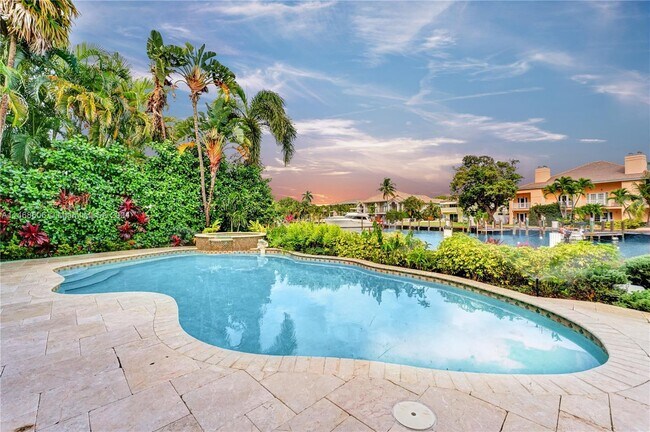 Building Photo - 1247 Seminole Dr