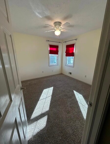 Building Photo - 48 E Pointe